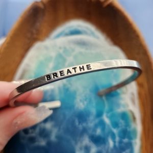 Mantra Band Breathe